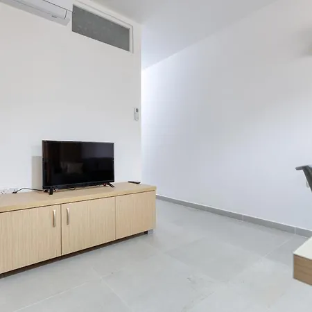 Spacious 3br With Balcony Close To Valletta By 360 Estates *